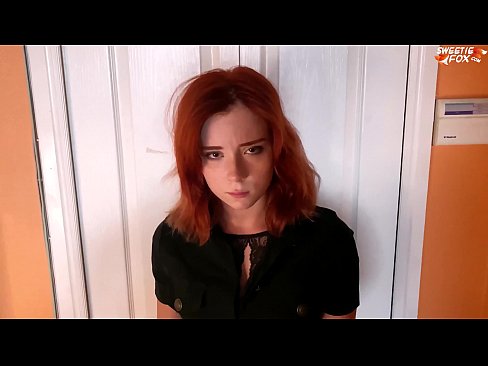 ❤️ Apsaugos darbuotojas nubaudė gražią moterį už vagystę iš parduotuvės - sperma burnoje ❤️ Dulkinimo video prie mūsų ❌