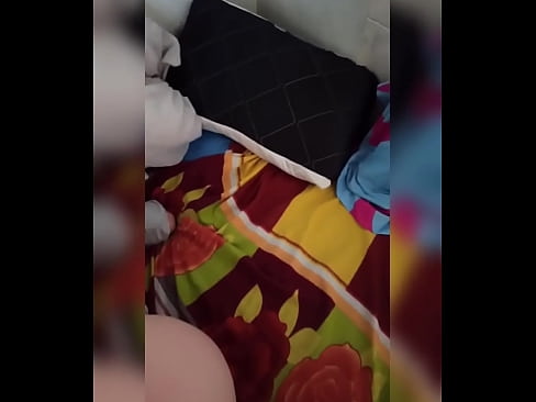 ❤️ Mano kambariokė lieka namuose viena, nes jos vyras atostogauja, o aš pasinaudoju proga ją išdulkinti ir užpildyti jos užpakalį pienu ❤️ Dulkinimo video prie mūsų ❌