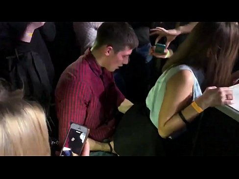 ❤️ Tikras seksas rusų naktiniame klube. 18-metė rusų mergina išangėje ir makštyje dulkinama naktiniame klube ❤️ Dulkinimo video prie mūsų ❌