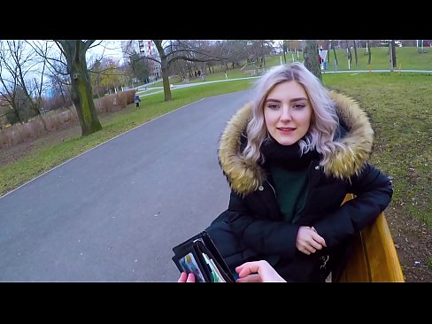 ❤️ Už pinigus nuryja karštą nepažįstamojo spermą - blowjob in the park by Eva Elfie ❤️ Dulkinimo video prie mūsų ❌